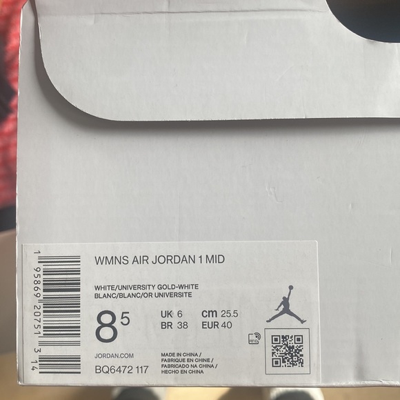 Air Jordan 1 Mids size 8 WMNS - Picture 4 of 4